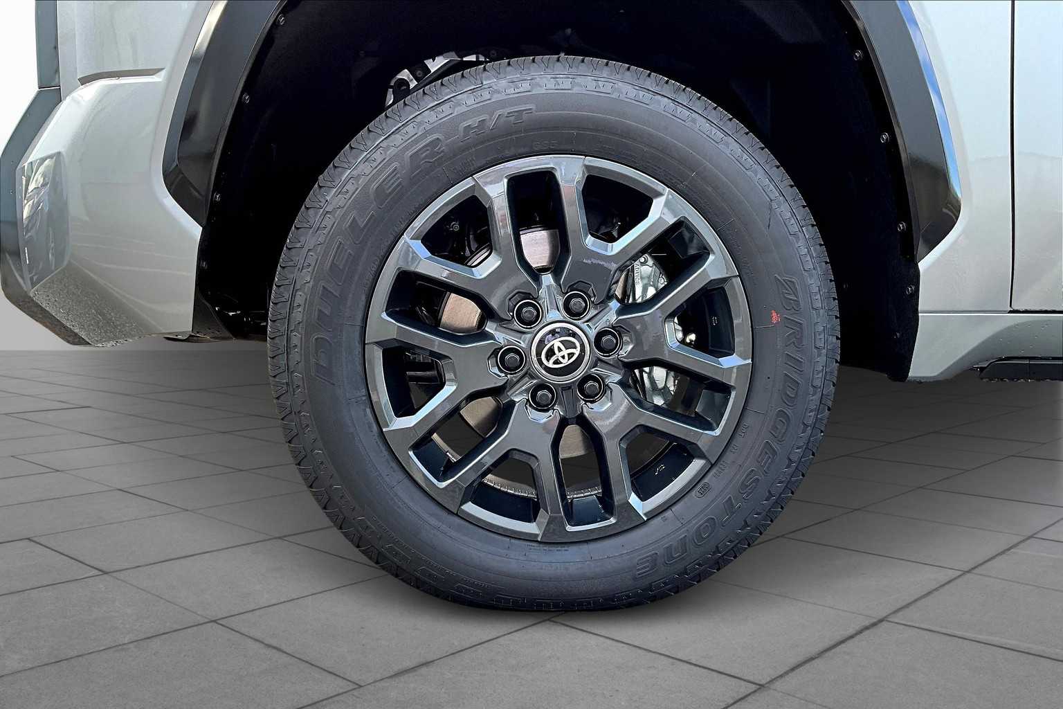 2025 Toyota Tundra Platinum CrewMax photo 10