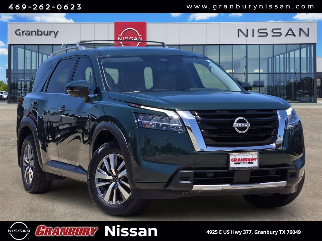 2023 Nissan Pathfinder SL's photo