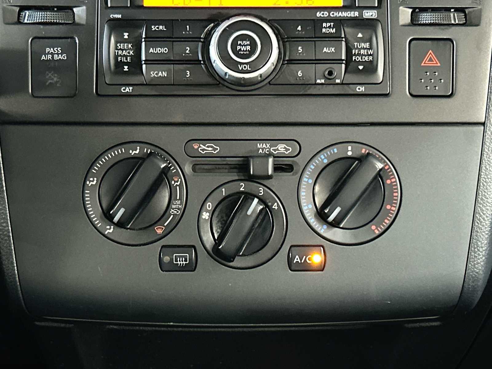 2011 Nissan Versa 1.8 S photo 26
