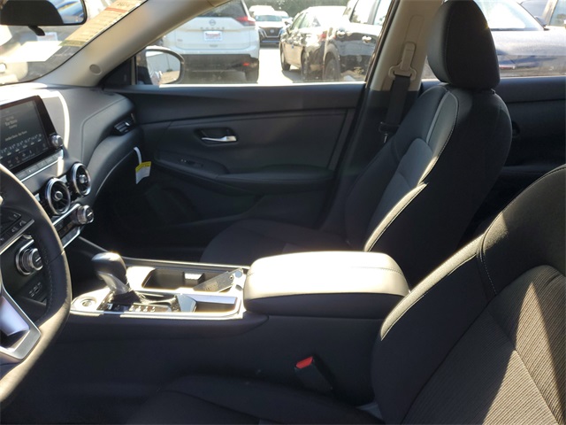 2025 Nissan Sentra SV photo 7