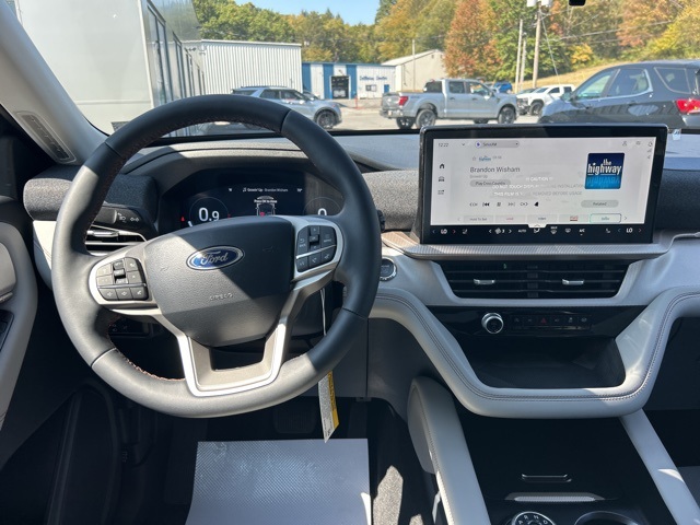2025 Ford Explorer photo 19