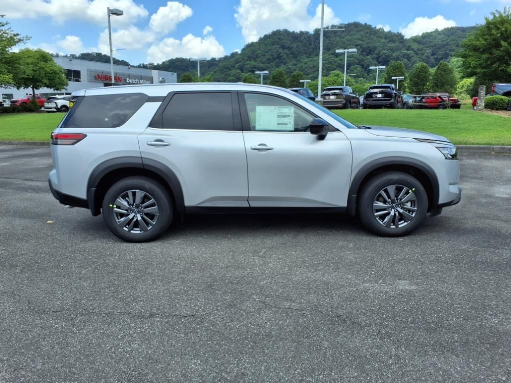 2025 Nissan Pathfinder S photo 2