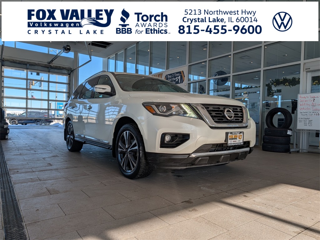 2017 Nissan Pathfinder Platinum's photo