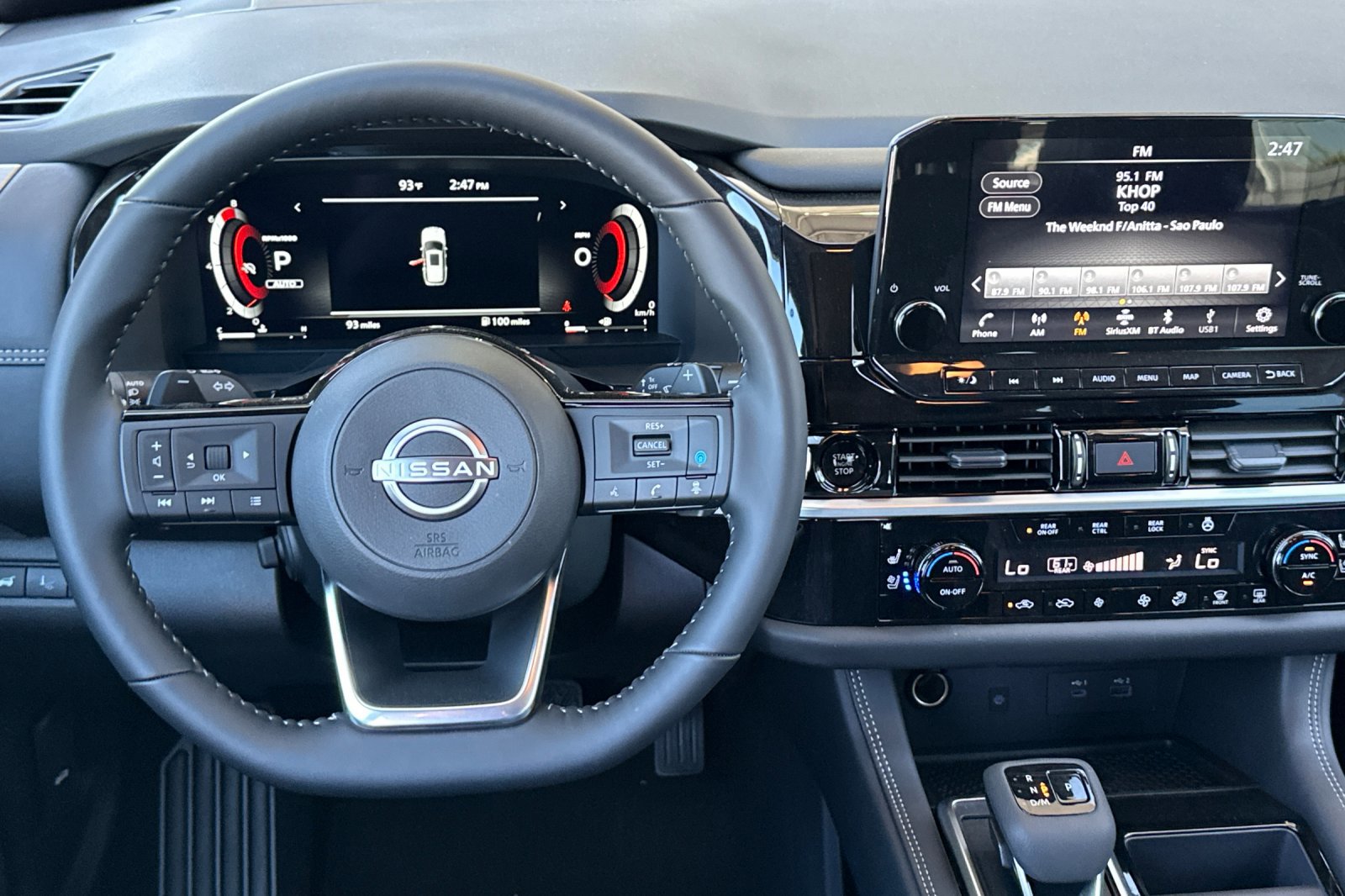 2025 Nissan Pathfinder Platinum photo 14