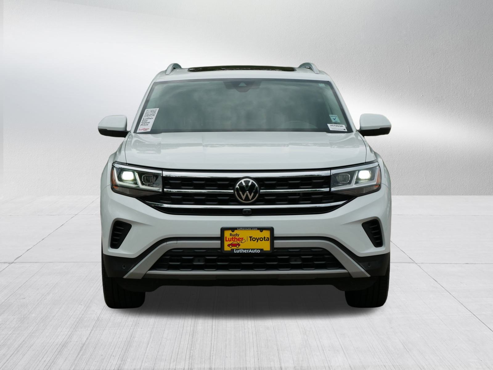 Used 2021 Volkswagen Atlas SEL Premium with VIN 1V2TR2CA0MC541555 for sale in Golden Valley, Minnesota