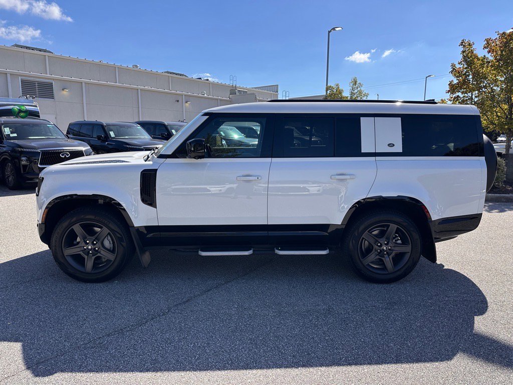 2023 Land Rover Defender 130 X-Dynamic SE photo 6