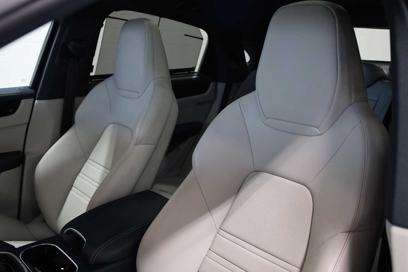 2023 Porsche Cayenne Coupe photo 18