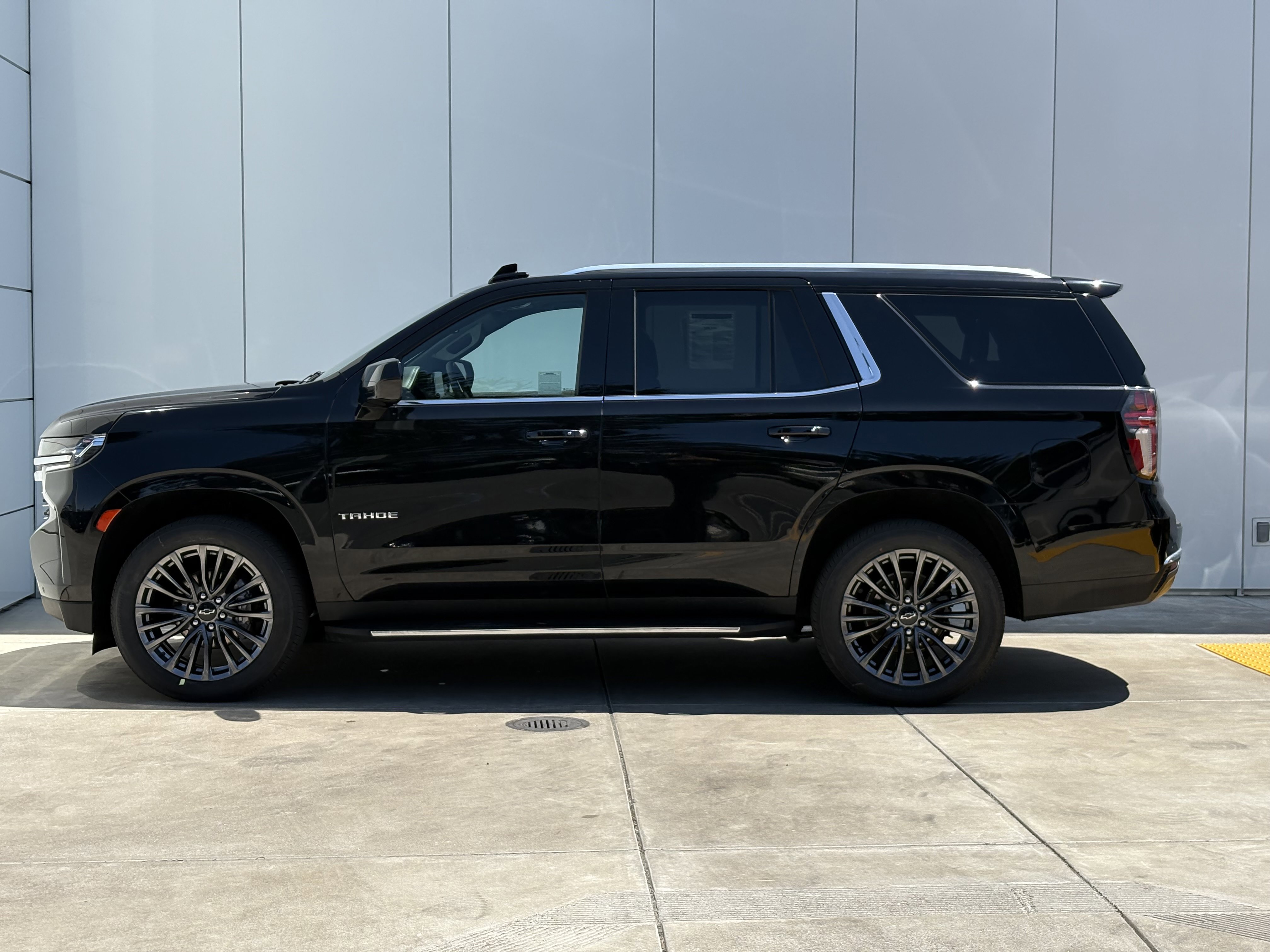 2022 Chevrolet Tahoe LT photo 4