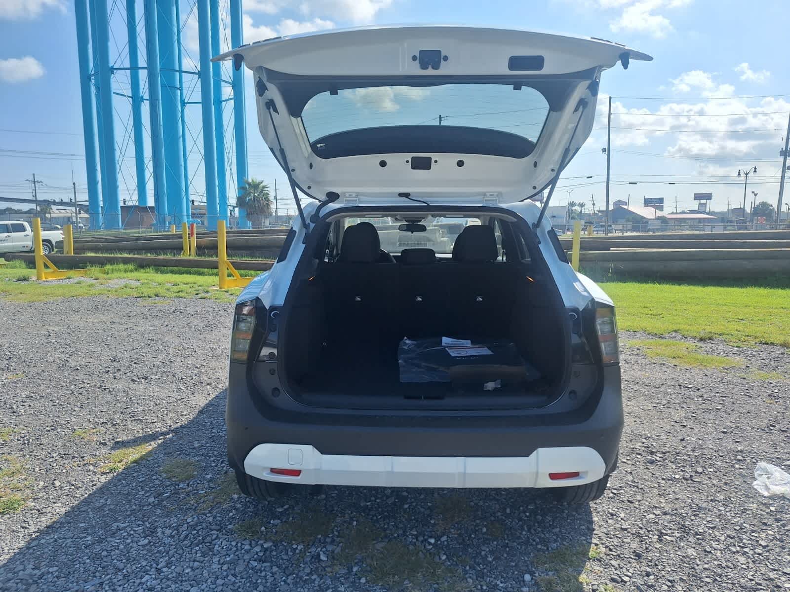 2025 Nissan Kicks SV photo 25