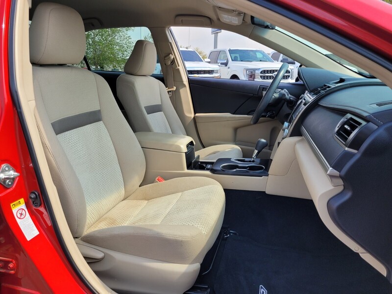 2013 Toyota Camry LE photo 11