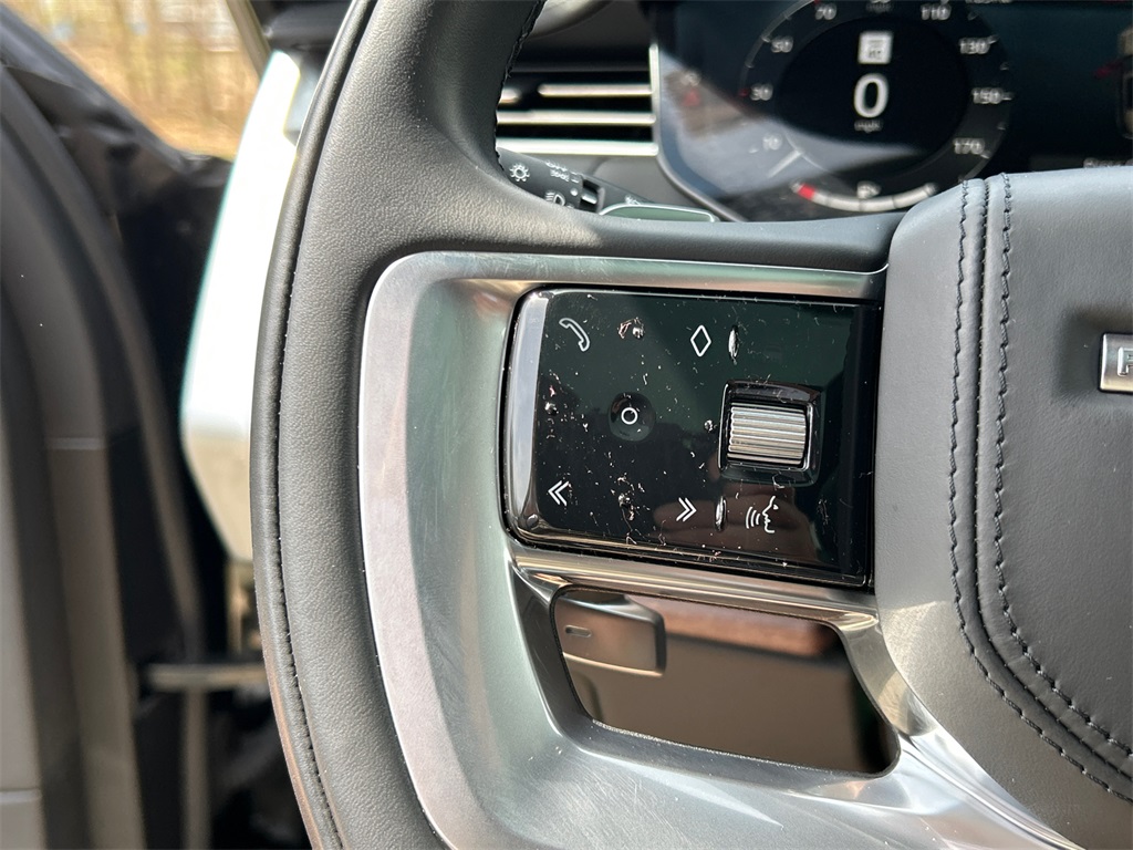 2023 Land Rover Range Rover SE photo 11