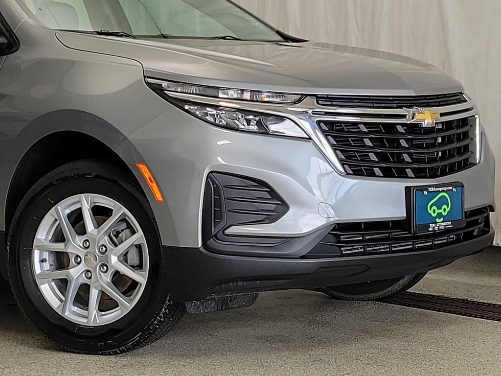 2023 Chevrolet Equinox LS photo 2