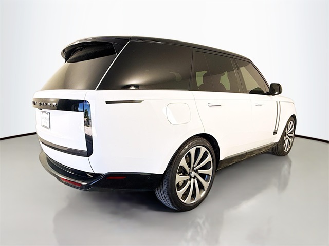 2025 Land Rover Range Rover SE photo 5
