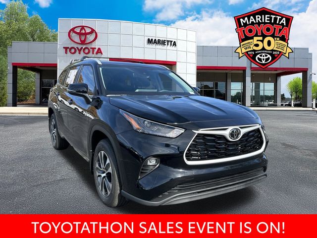 2026 Toyota Highlander XLE's photo