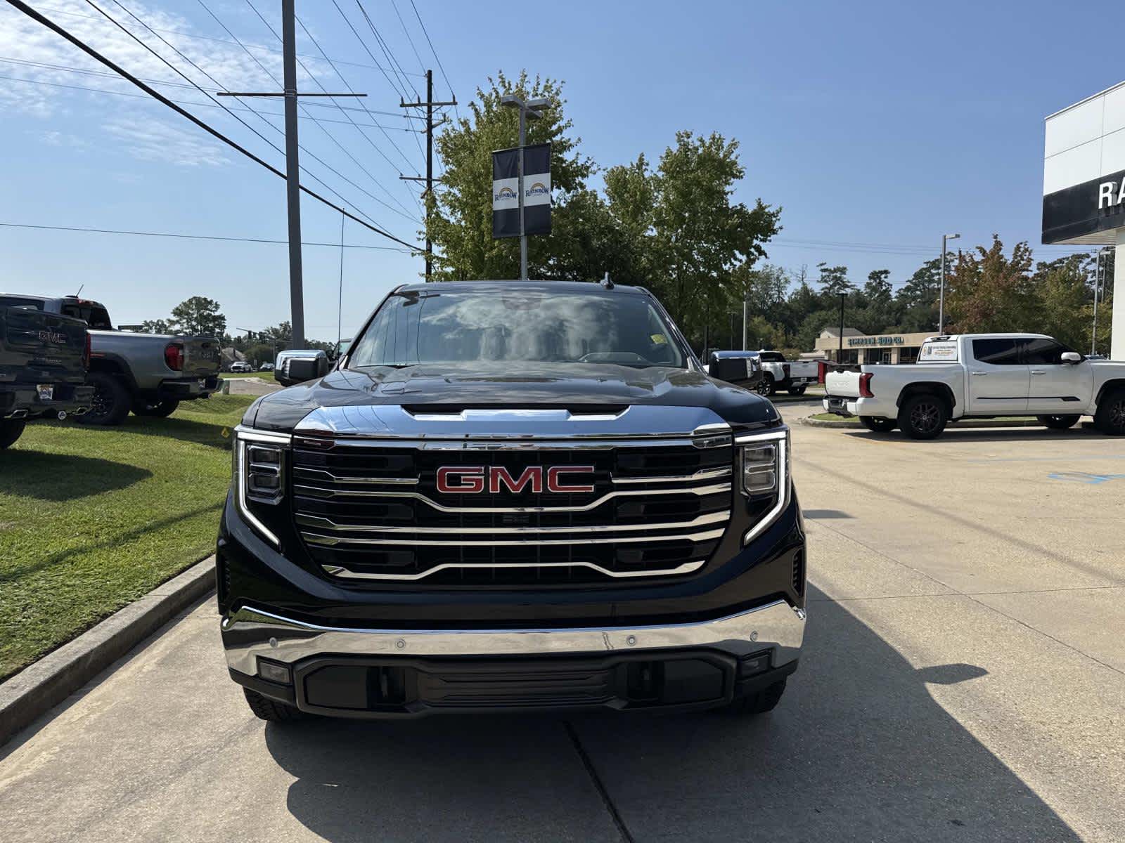 2026 Gmc Sierra 1500 SLT photo 2