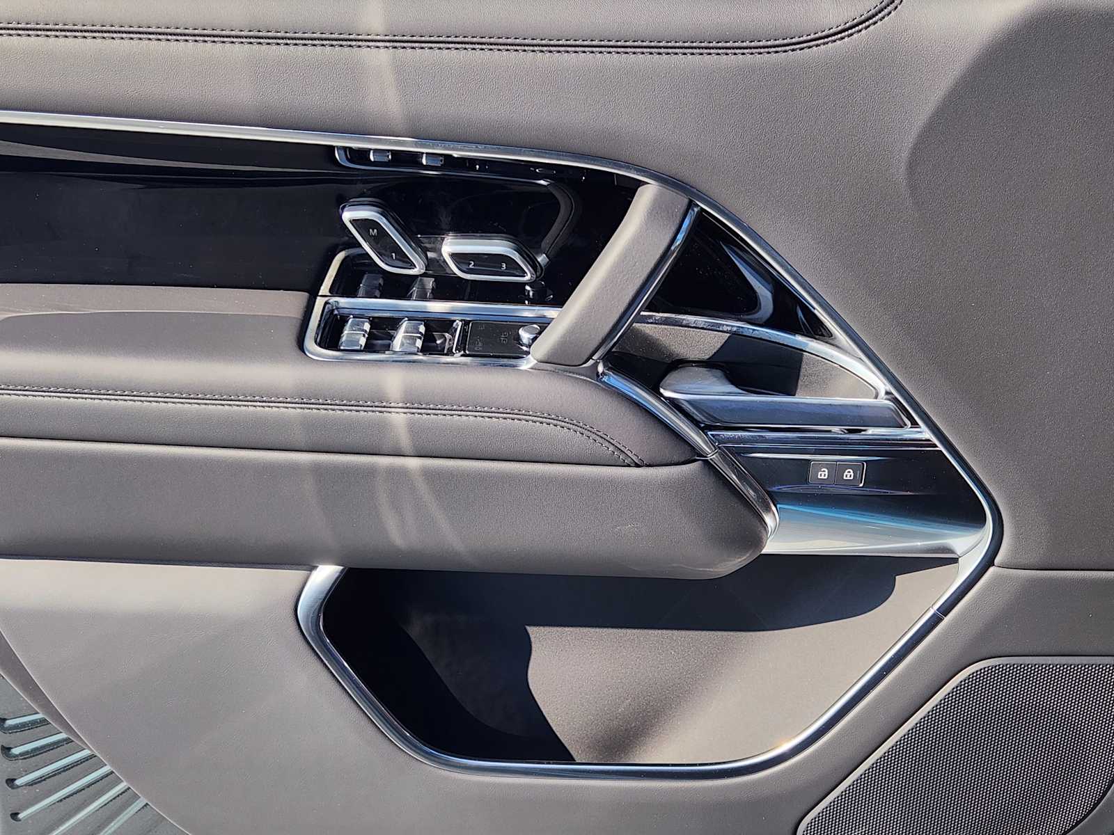 2025 Land Rover Range Rover SE photo 19