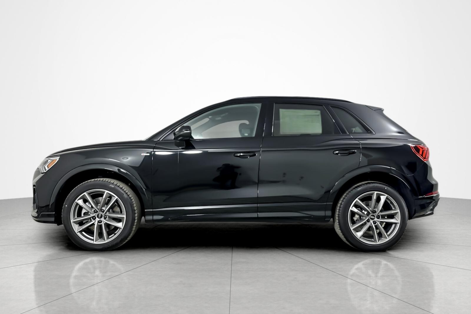 2025 Audi Q3 S line Premium 45 TFSI photo 3