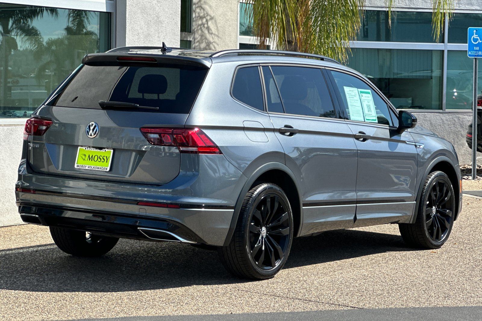2021 Volkswagen Tiguan SE R-Line Black photo 4