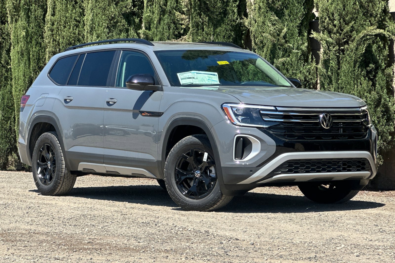 2025 Volkswagen Atlas Peak Edition SE photo 2