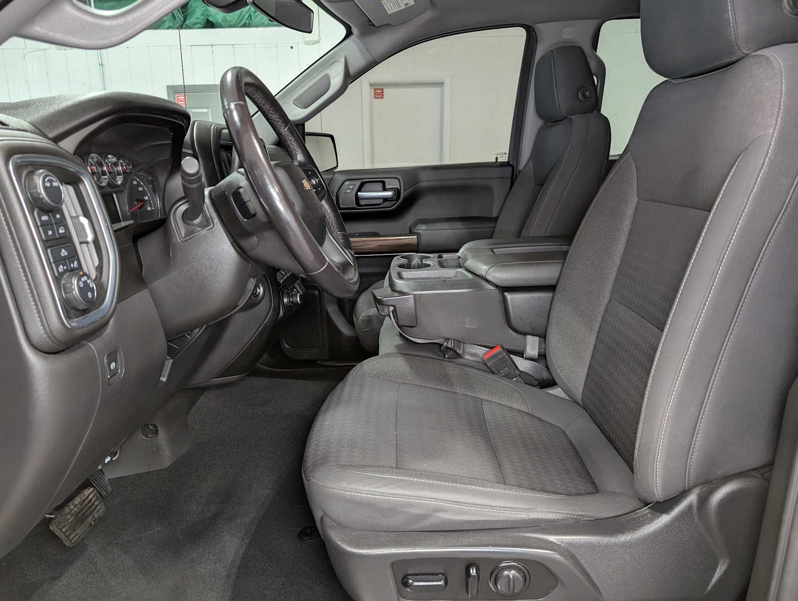 2021 Chevrolet Silverado 1500 LT photo 4