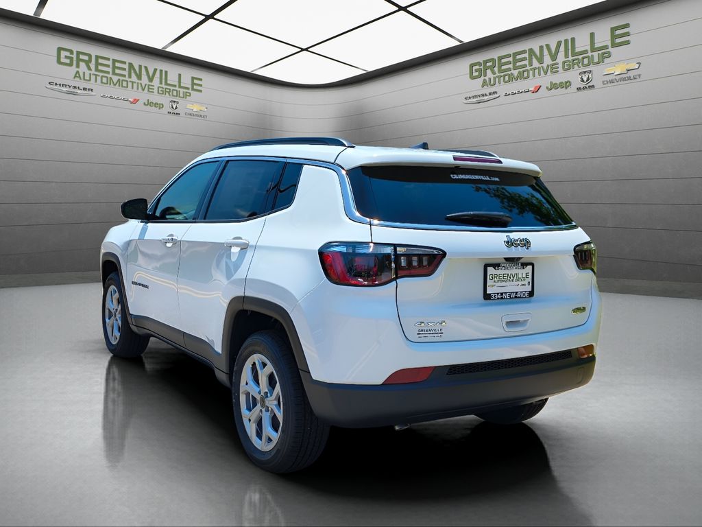 2025 Jeep Compass Latitude photo 2