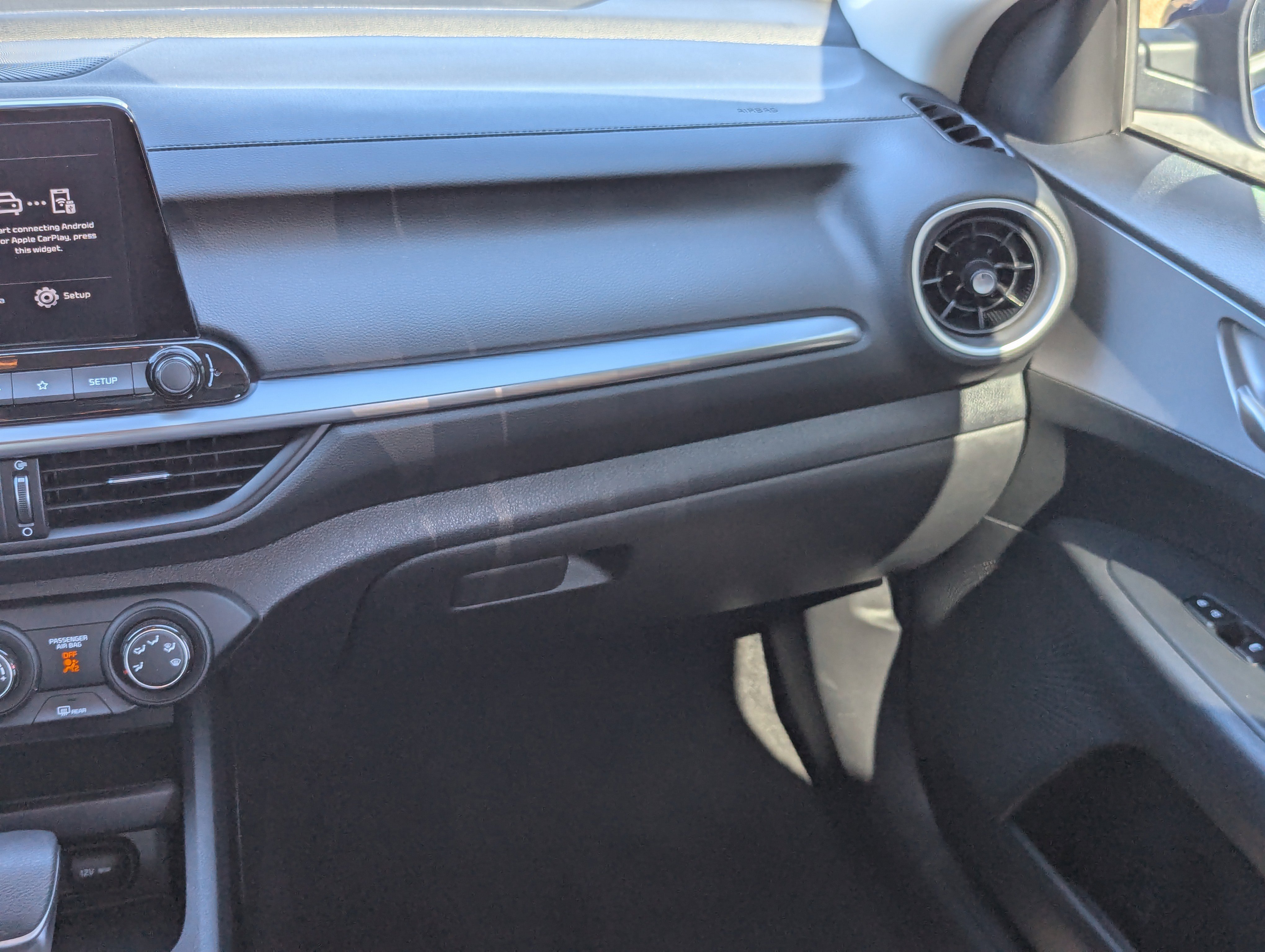 2023 Kia Forte LXS photo 3