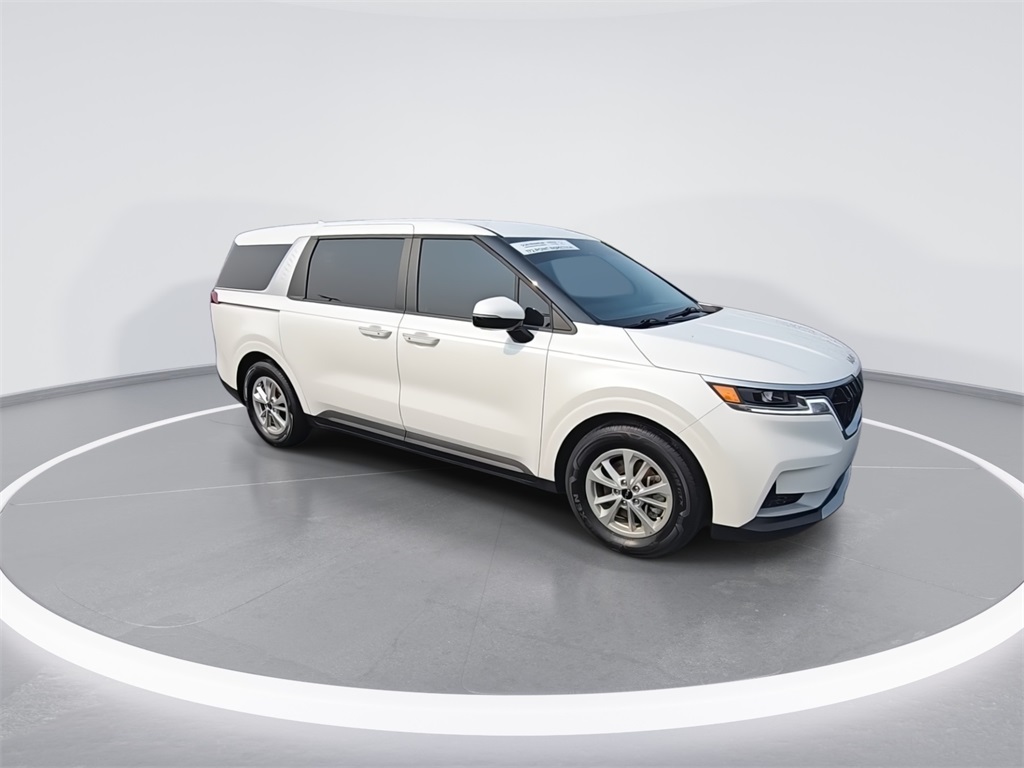 2024 Kia Carnival LX photo 2