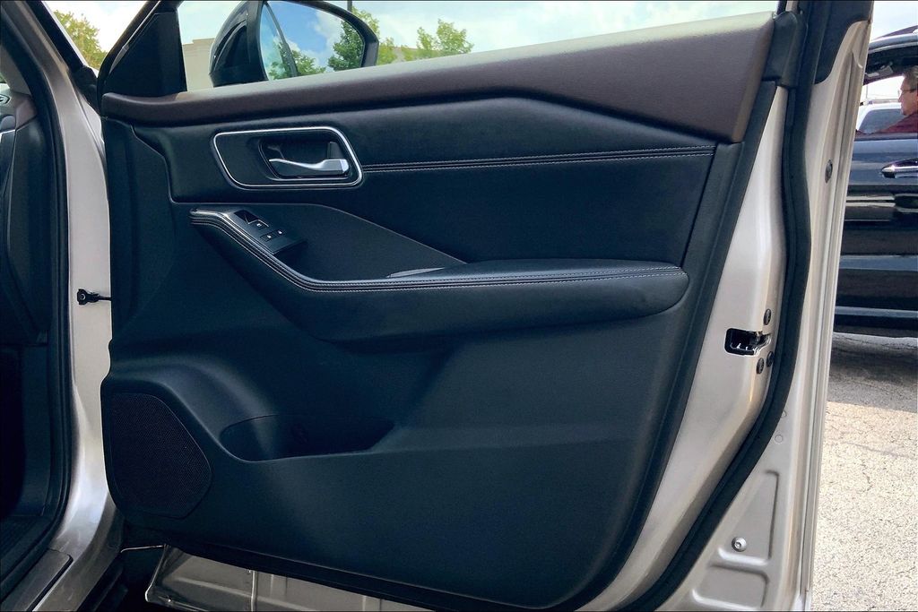 2021 Nissan Rogue Platinum photo 22