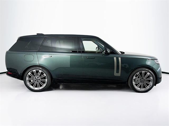 2025 Land Rover Range Rover SE photo 4