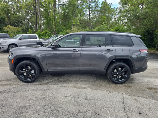 2025 Jeep Grand Cherokee Limited photo 3