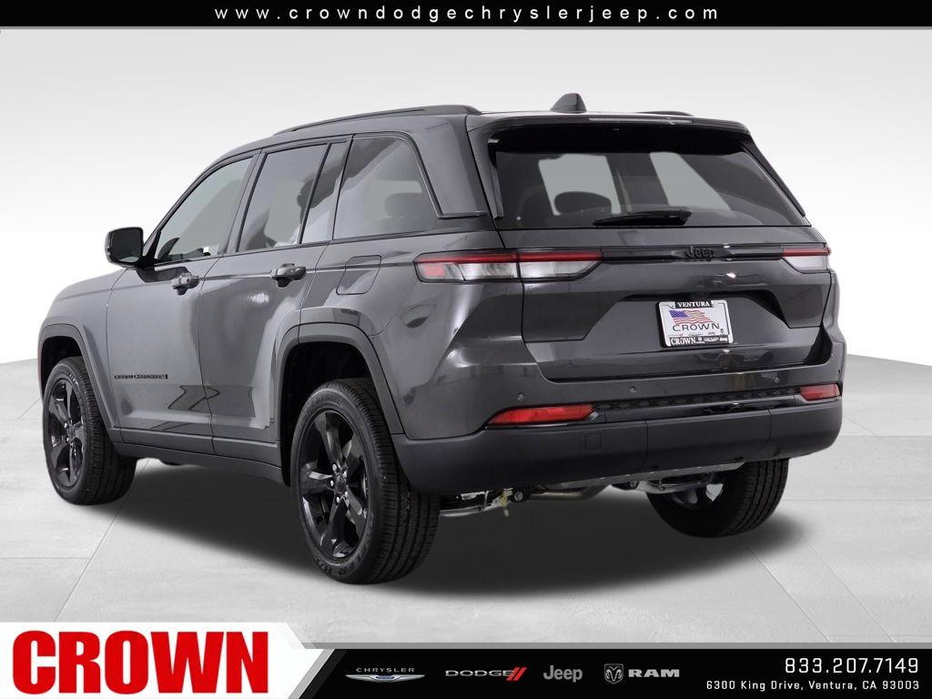 2025 Jeep Grand Cherokee Laredo Altitude photo 8