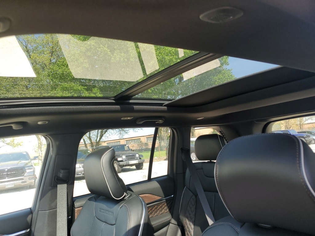 2025 Jeep Grand Cherokee Summit photo 13