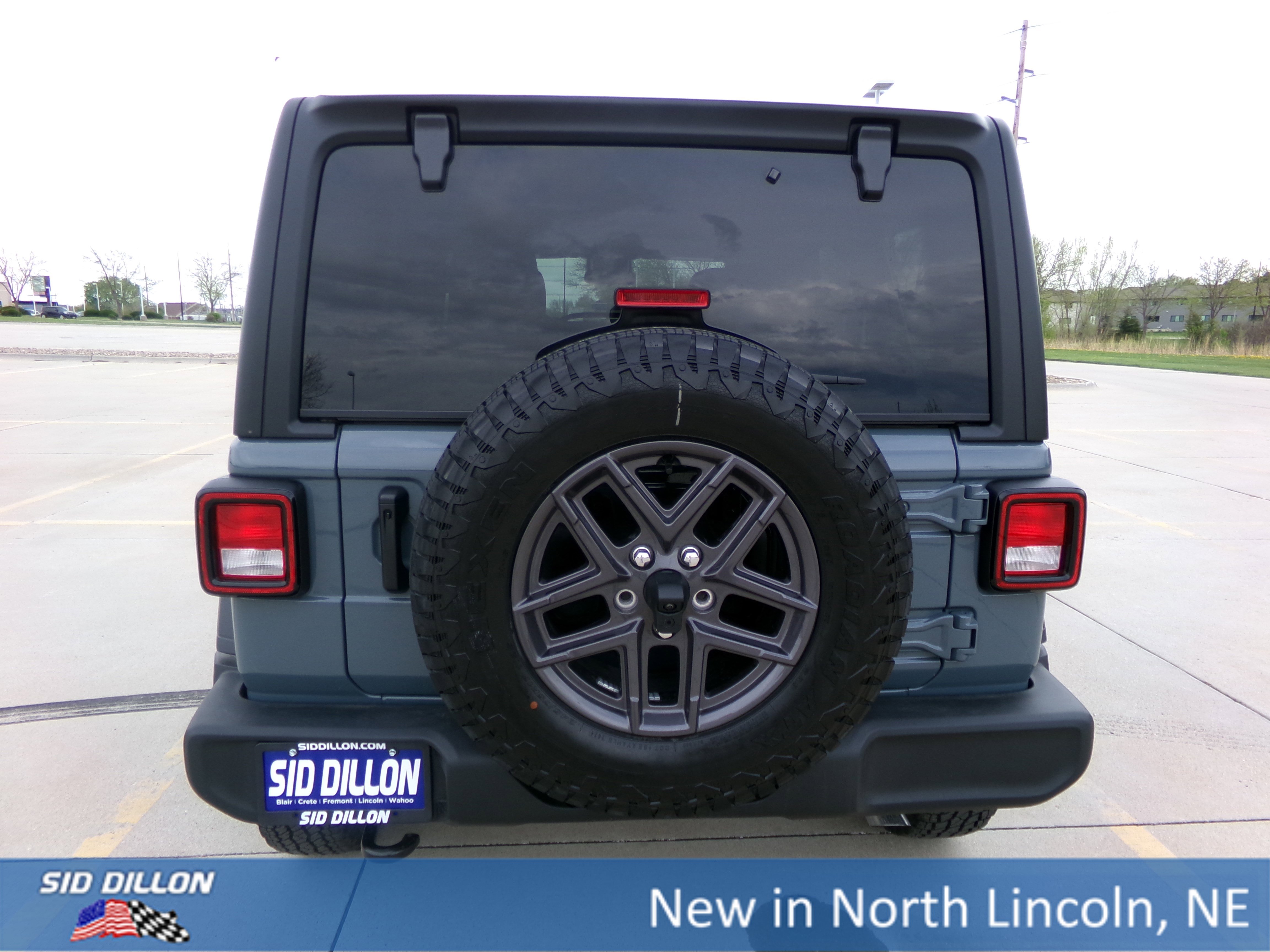 2025 Jeep Wrangler Sport S photo 3