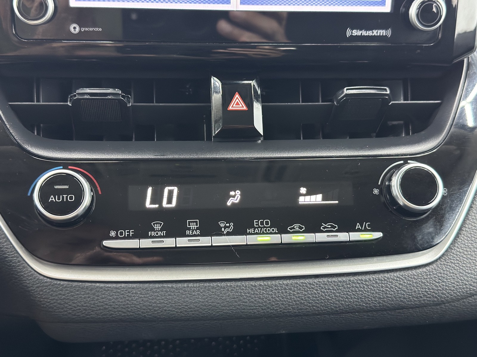 2022 Toyota Corolla LE photo 33