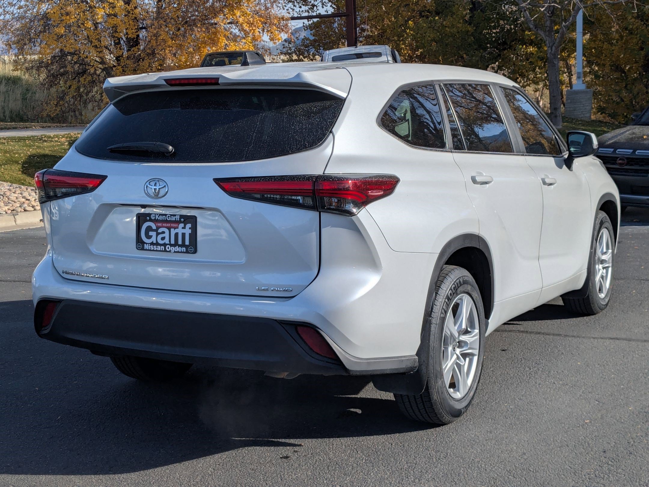 2023 Toyota Highlander LE photo 2