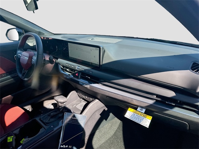 2025 Kia K4 GT-Line photo 24