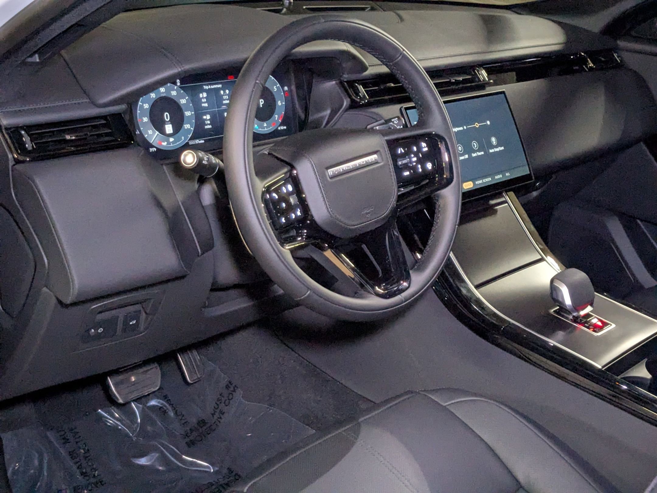 2026 Land Rover Range Rover Velar P400 Dynamic SE photo 3