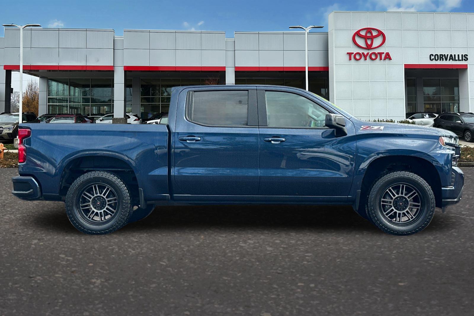 2020 Chevrolet Silverado 1500 RST photo 2