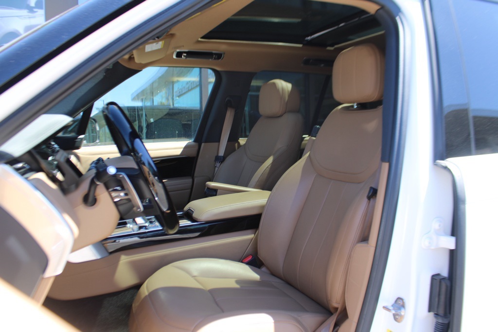 2023 Land Rover Range Rover SE photo 5