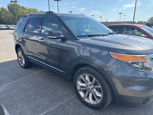 2015 Ford Explorer XLT photo 2