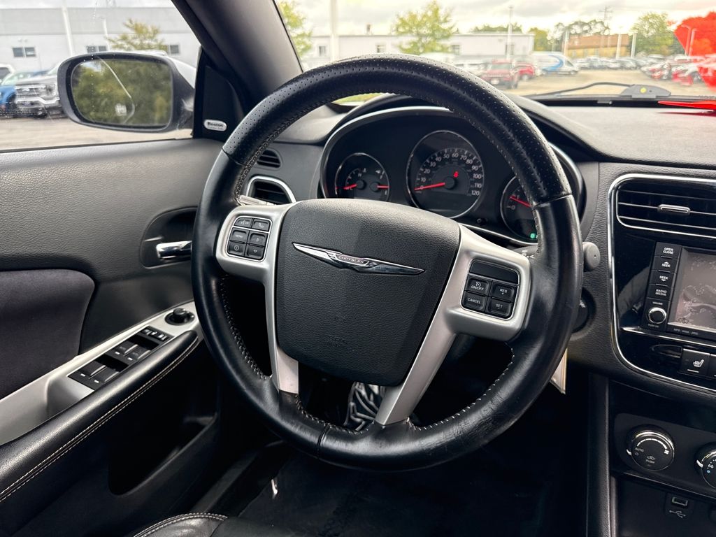 2012 Chrysler 200 S photo 13