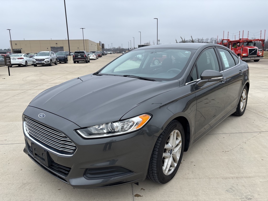 2015 Ford Fusion SE's photo