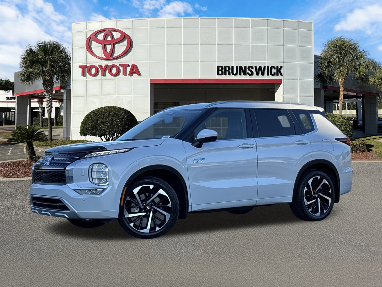 2024 Mitsubishi Outlander SEL's photo