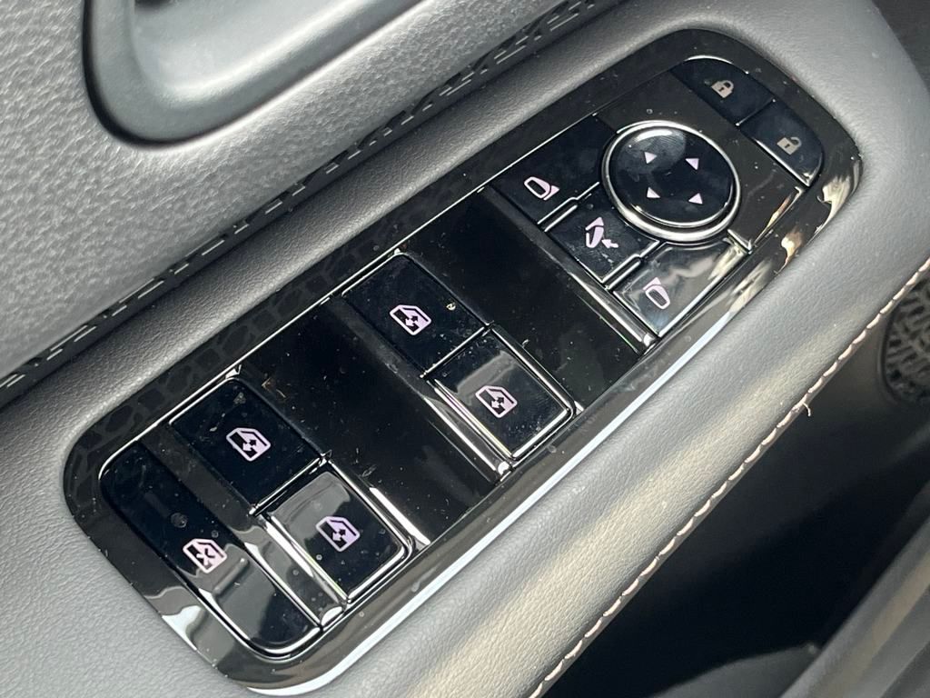 2025 Nissan ARIYA Engage Evolve+ Empower photo 21