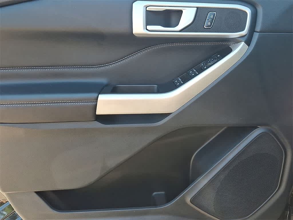 2022 Ford Explorer XLT photo 11