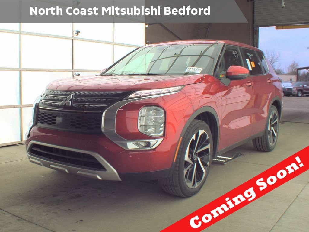 2024 Mitsubishi Outlander SE's photo