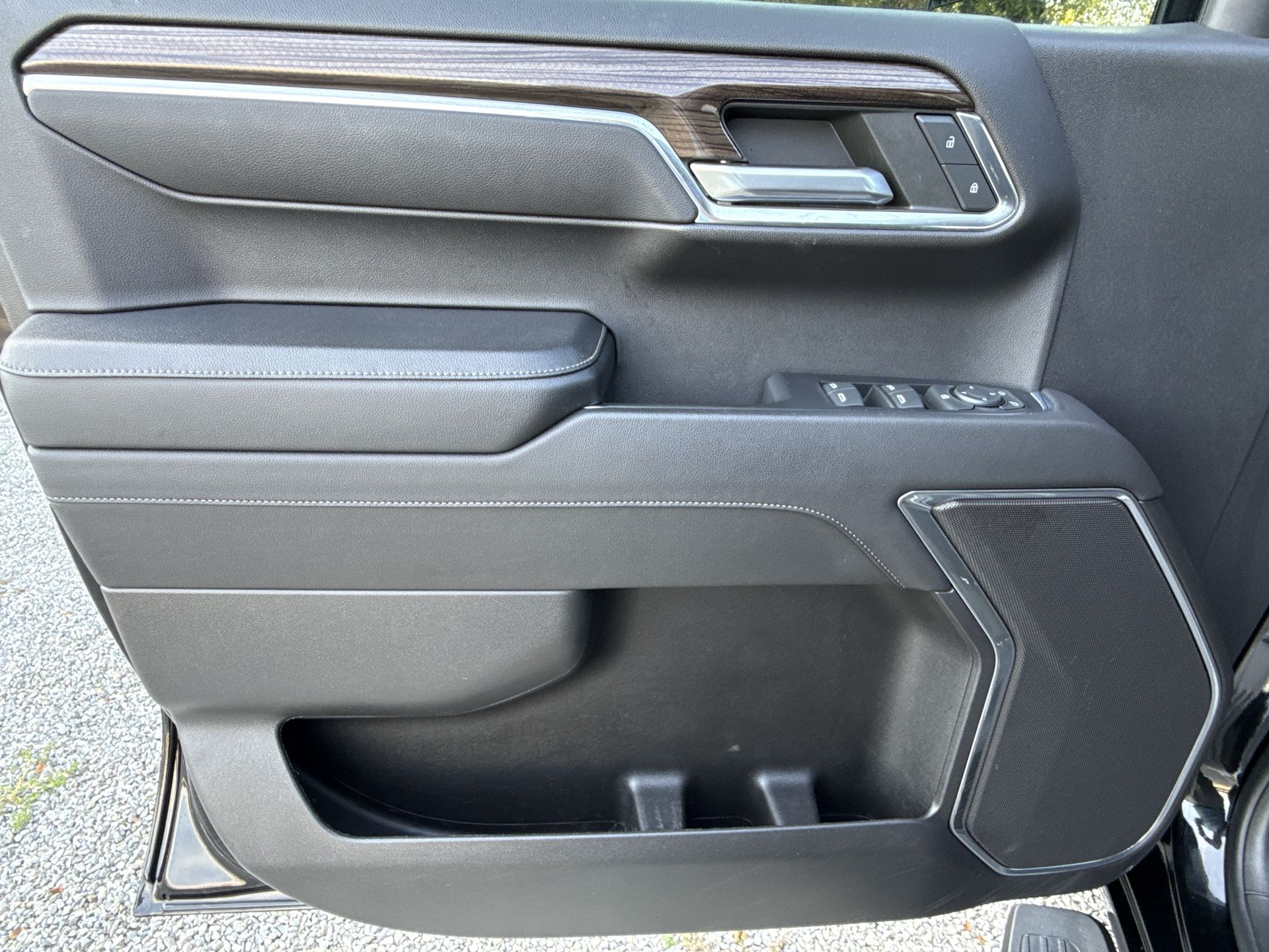 2023 Chevrolet Silverado 1500 RST photo 17