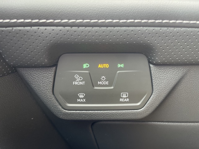 2025 Volkswagen Atlas SEL photo 29