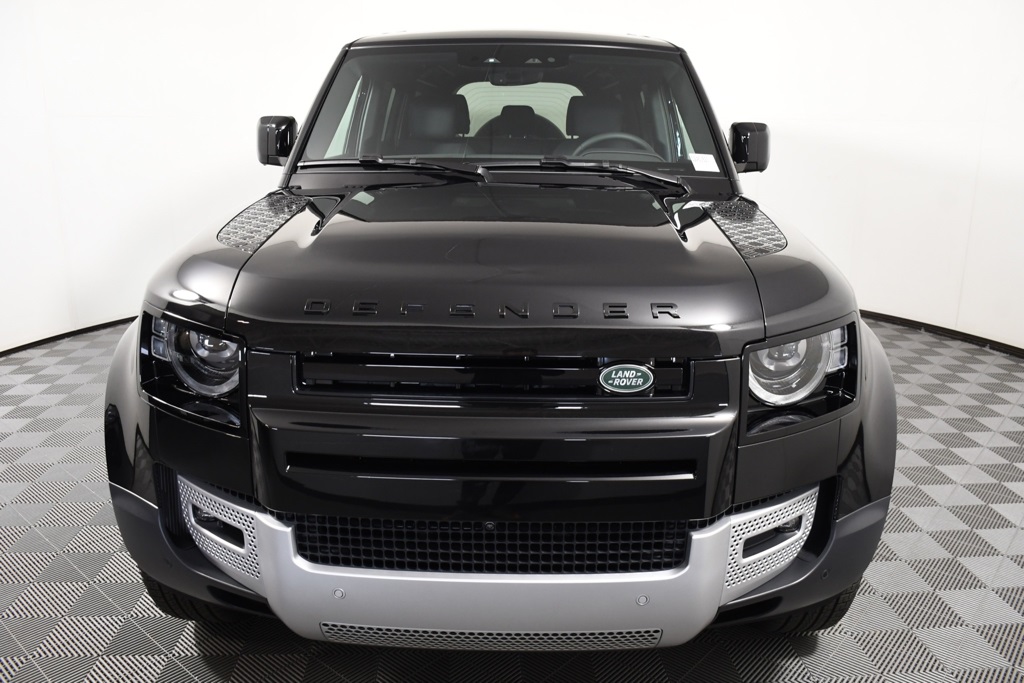 2025 Land Rover Defender 110 S photo 9