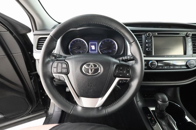 2019 Toyota Highlander LE photo 13